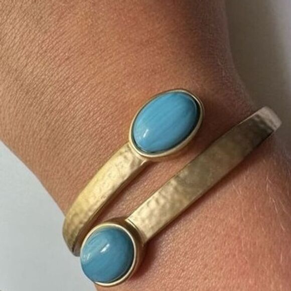Vintage Womens Turquoise & Gold Tone Wrap Around Hinged Cuff Bracelet Western - Picture 2 of 5